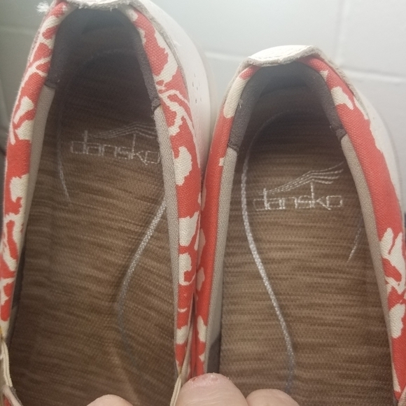 Dansko Belle red white floral slip on shoes sneakers - Picture 9 of 11